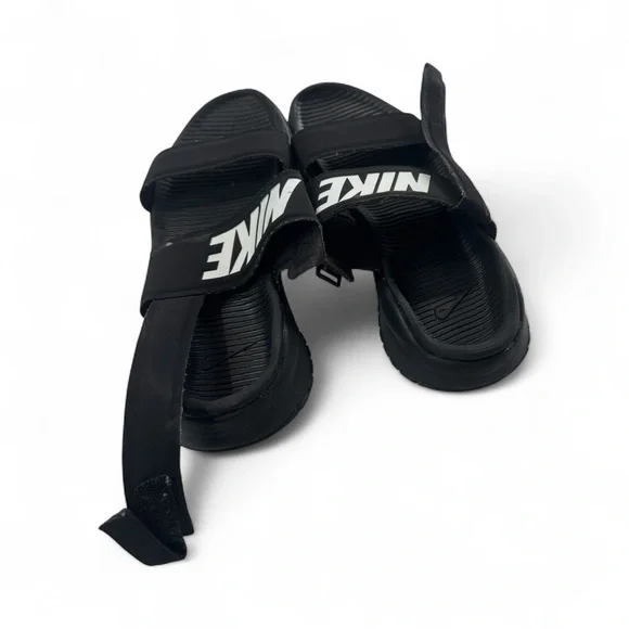 Nike women’s Black Sandals - Picture 3 of 4